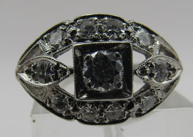 PLATINUM .90CT VS DIAMOND RING BAILEY BANKS BIDDLE