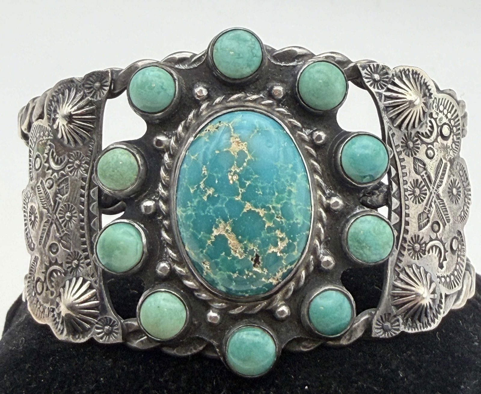 VINTAGE NAVAJO TURQUOISE STERLING CLUSTER BRACELET (1 of 5)