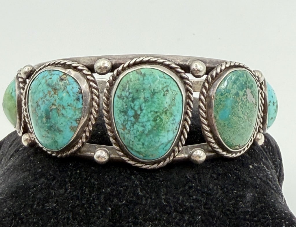 VINTAGE 52 GRAM STERLING TURQUOISE NAVAJO BRACELET (1 of 5)