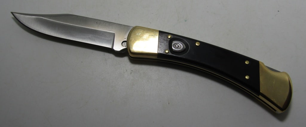 PUSH BUTTON SWITCHBLADE KNIFE (1 of 2)