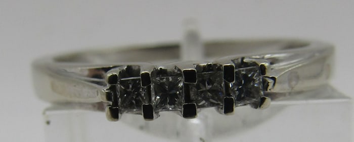 PRINCESS DIAMOND 14K GOLD WEDDING BAND RING SZ8.5