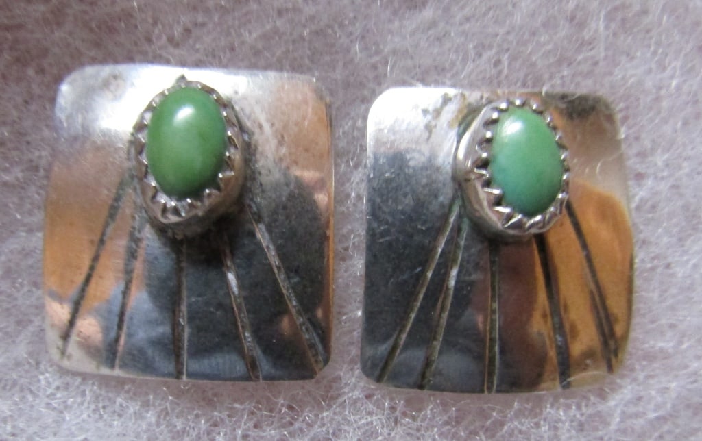 ROYSTON TURQUOISE EARRINGS STERLING SILVER: VINTAGE ESTATE ROYSTON TURQUOISE, MARKED "STERLING". NATIVE AMERICAN SOUTHWEST NAVAJO INDIAN JEWELRY. MEASURE 3/4" BY 5/8" WIDE, WEIGH 4.8 GRAMS. EXCELLENT USED CONDITION. USA SHIPPING $5.
