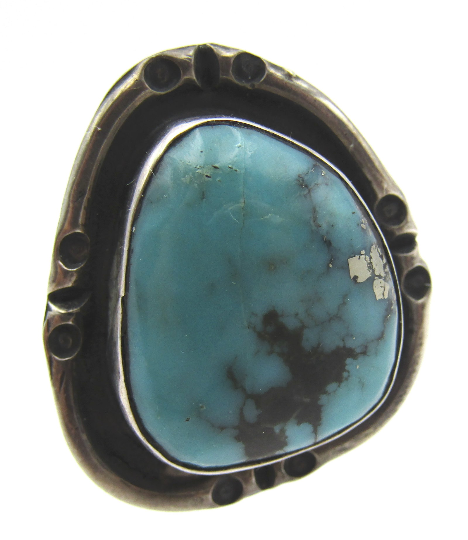 CHIMNEY BUTTE TURQUOISE RING STERLING SILVER: LARGE RING MARKED & TESTED "CHIMNEY BUTTE STERLING" NATIVE AMERICAN SOUTHWEST NAVAJO INDIAN JEWELRY. TOP MEASURES 1 1/4" LONG BY 1" WIDE. WEIGHS 11.6 GRAMS. SIZE 9. EXCELLENT USED CONDITION. WITH IMPE