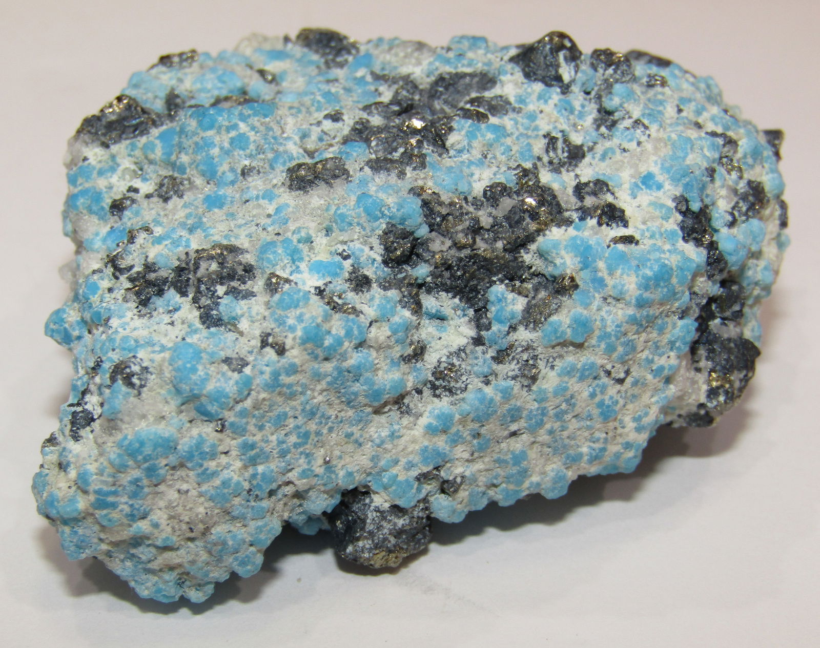 NATURAL TURQUOISE NUGGET 88.6 GRAMS: 2 INCH BY 2 INCH NATURAL TURQUOISE NUGGET FROM ARIZONA. WEIGHS 88.6 GRAMS. WITH IMPERIAL AUCTION THE COST FOR PACKING AND SHIPPING VIA USPS IN THE USA IS $5.