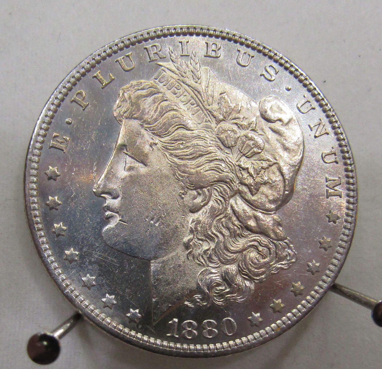 1880 O MINT UNCIRCULATED MORGAN SILVER DOLLAR (1 of 2)