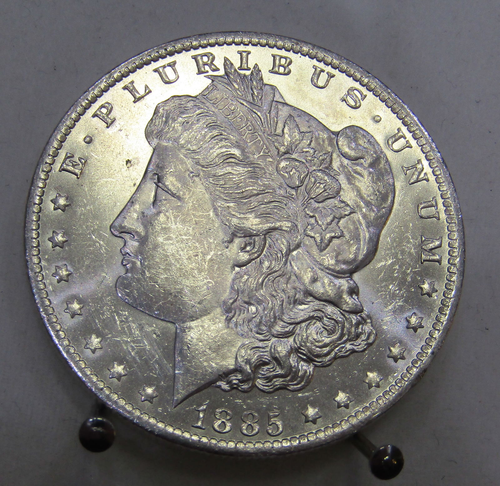 1885 O MORGAN US SILVER DOLLAR UNC COIN (1 of 2)