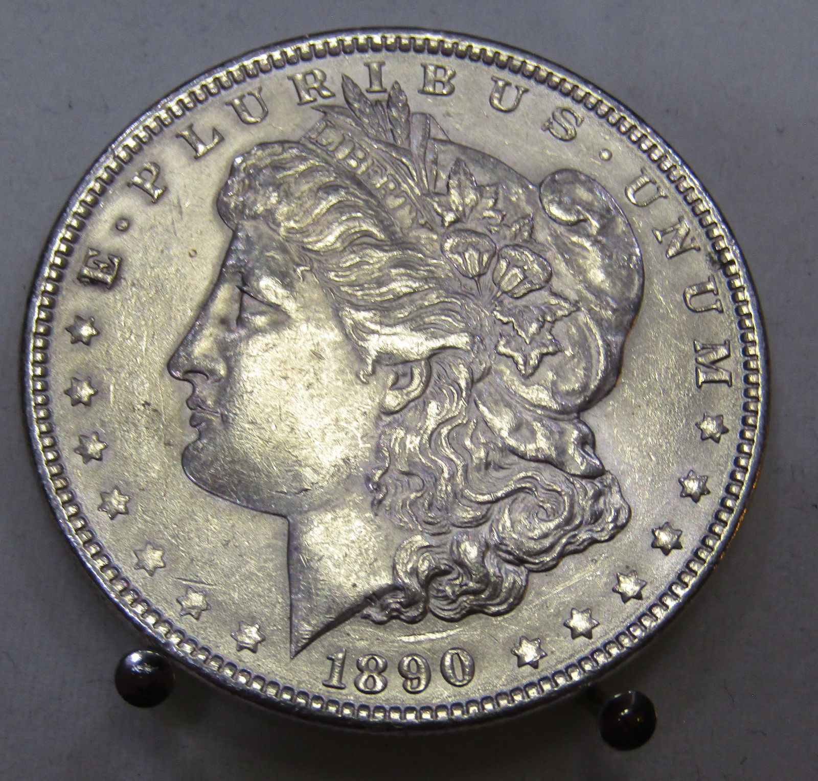 1890 MORGAN US SILVER DOLLAR COIN (1 of 2)