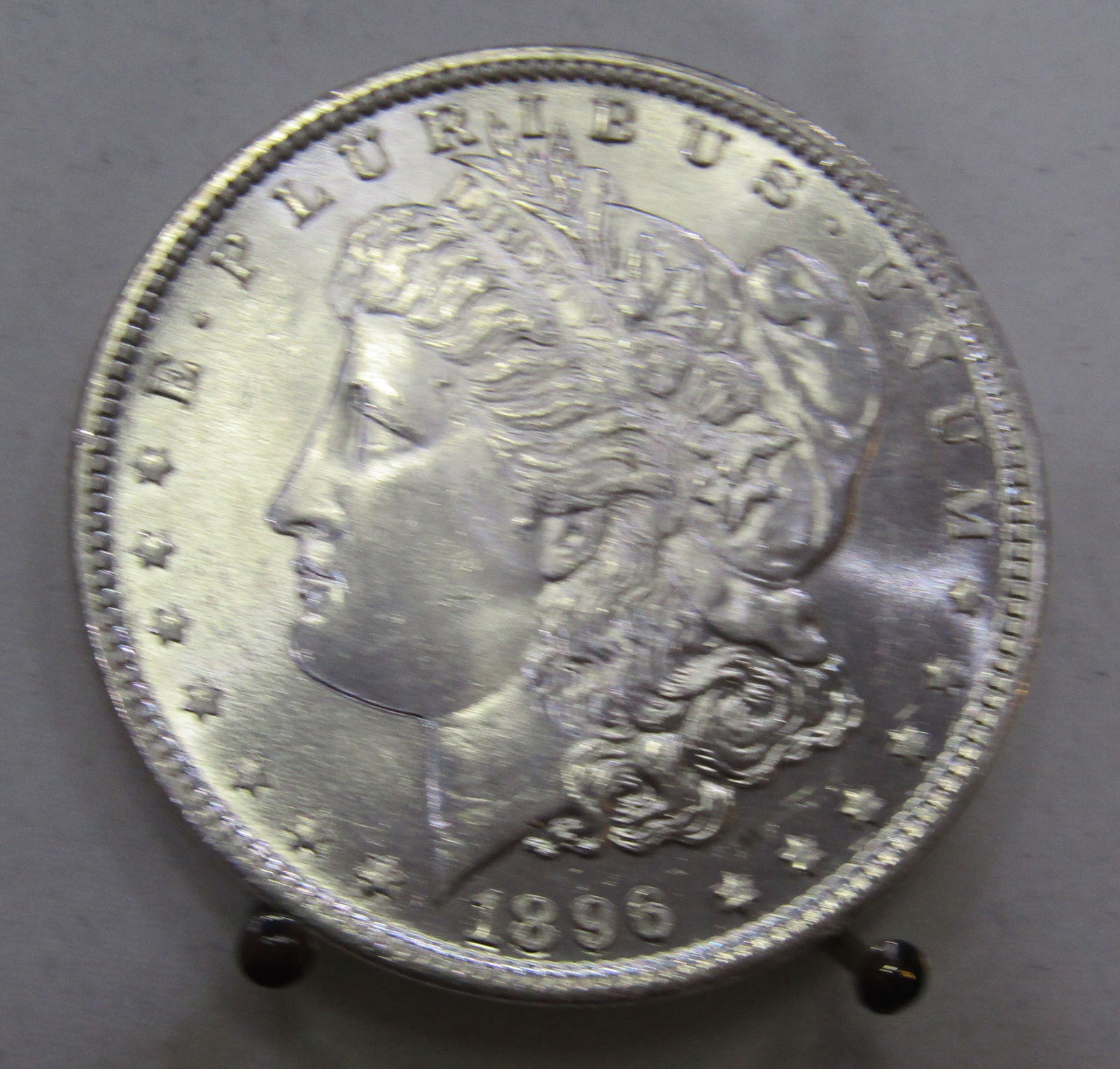 1896 UNC MORGAN US SILVER DOLLAR COIN (1 of 2)