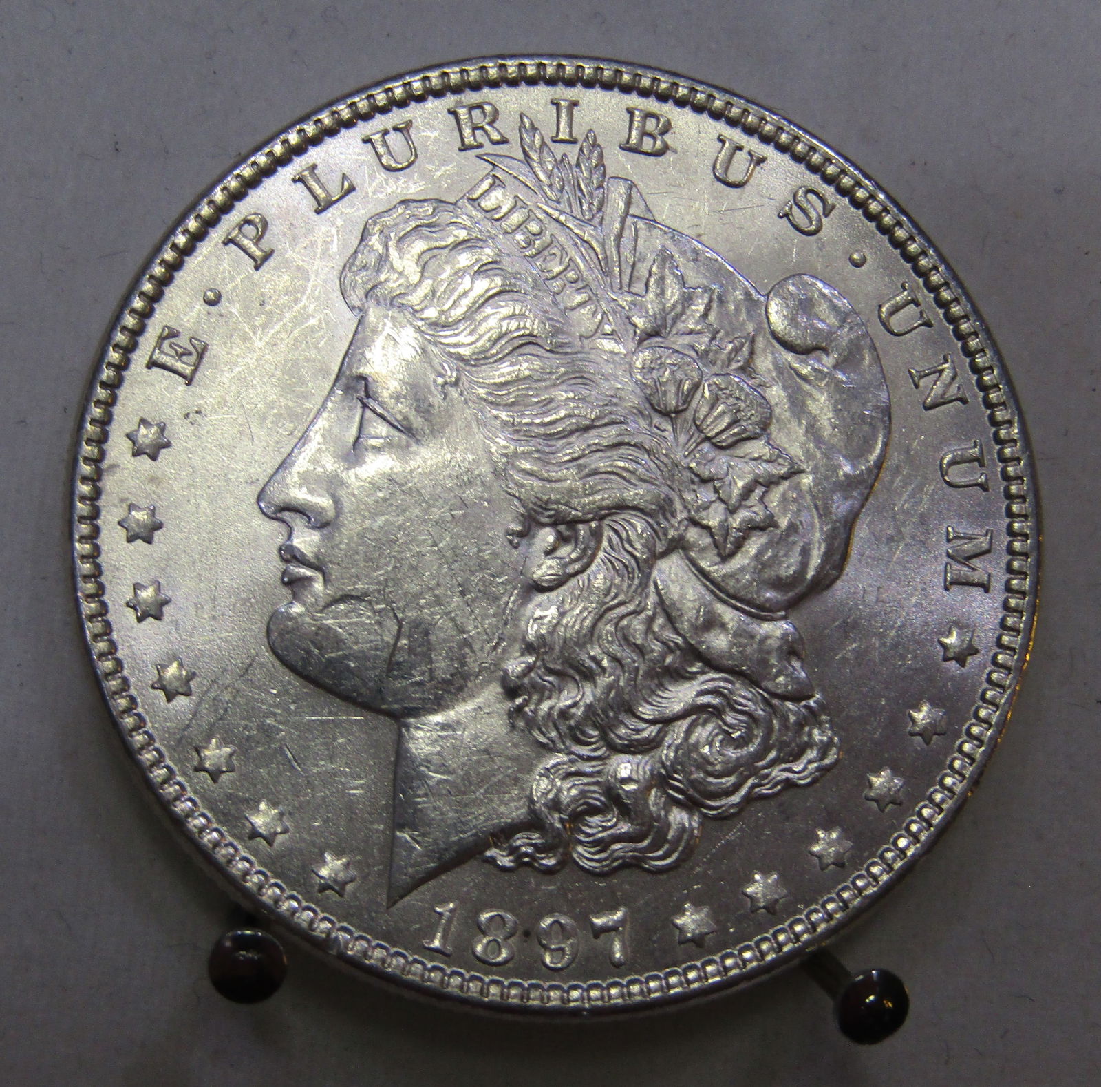1897 MORGAN US SILVER DOLLAR UNCIRCULATED COIN (1 of 2)