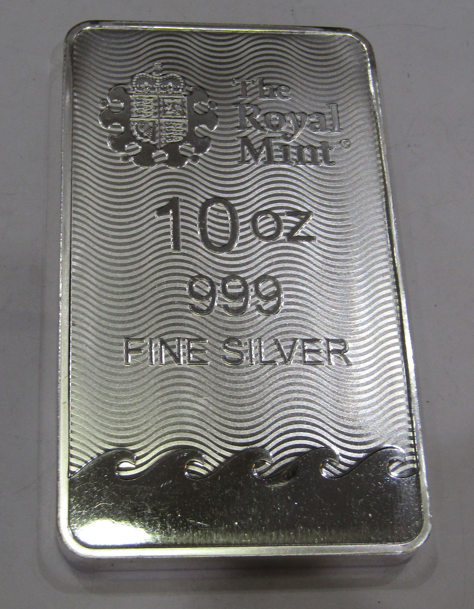 10 TROY OZ .999 FINE SILVER BAR ROYAL MINT: ROYAL MINT SILVER INGOT 10 TROY OUNCE. WITH IMPERIAL AUCTION THE COST FOR PACKING AND SHIPPING VIA USPS IN THE USA IS $5.