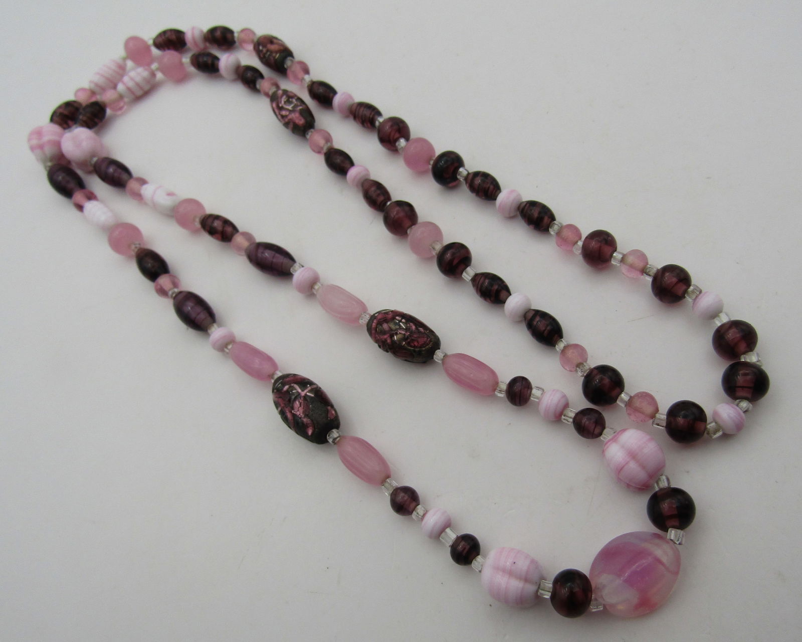 BEAUTIFUL 32" LONG ALL GLASS BEAD NECKLACE (1 of 2)