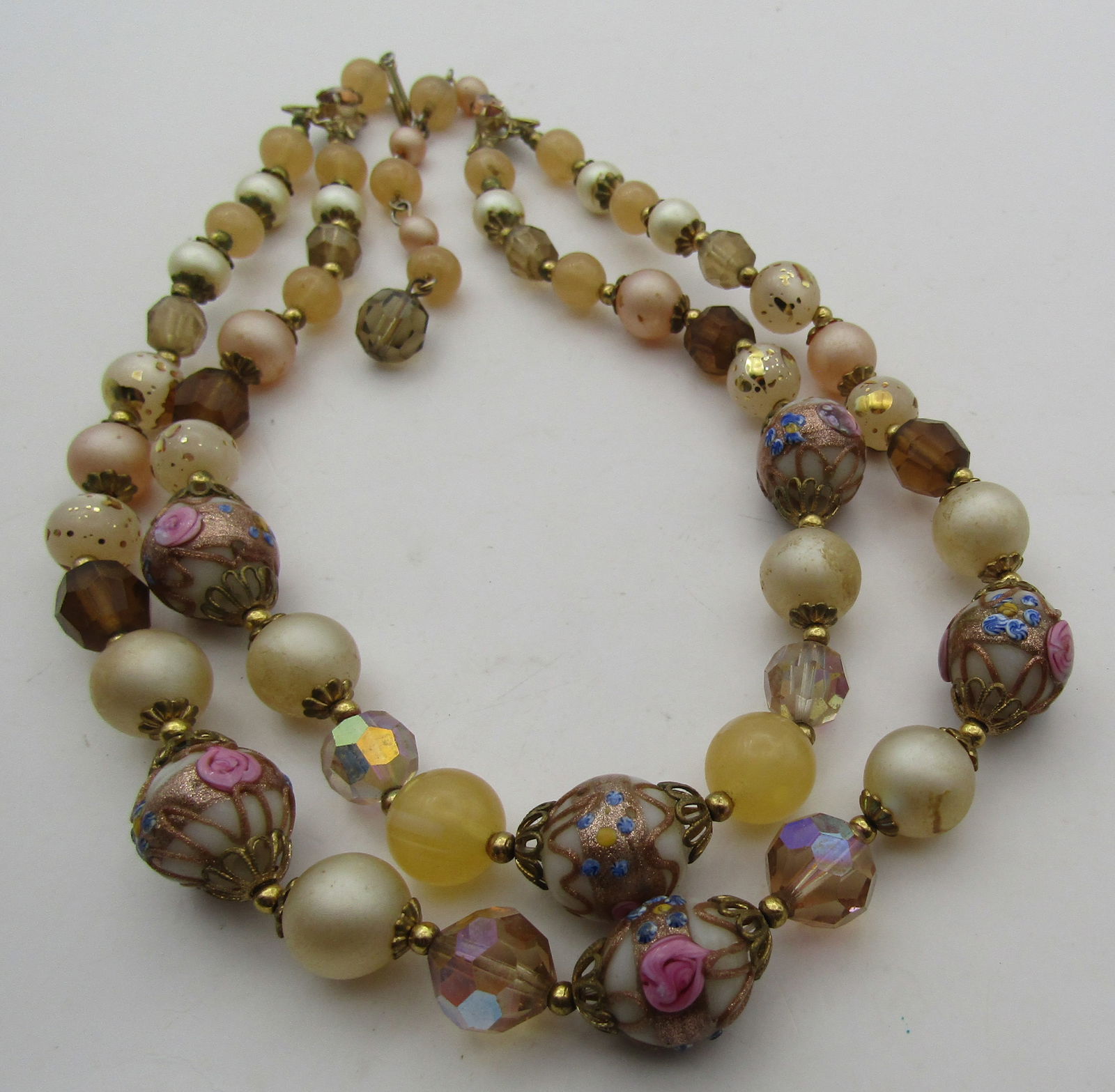 6 MURANO WEDDING CAKE GLASS BEAD NECKLACE: DOUBLE STRAND MIDCENTURY WITH SIX 15MM WEDDING CAKE GLASS BEADS IN A 17" NECKLACE. WEIGHS 66.2 GRAMS. EXCELLENT USED CONIDTION. WITH IMPERIAL AUCTION THE COST FOR PACKING AND SHIPPING VIA