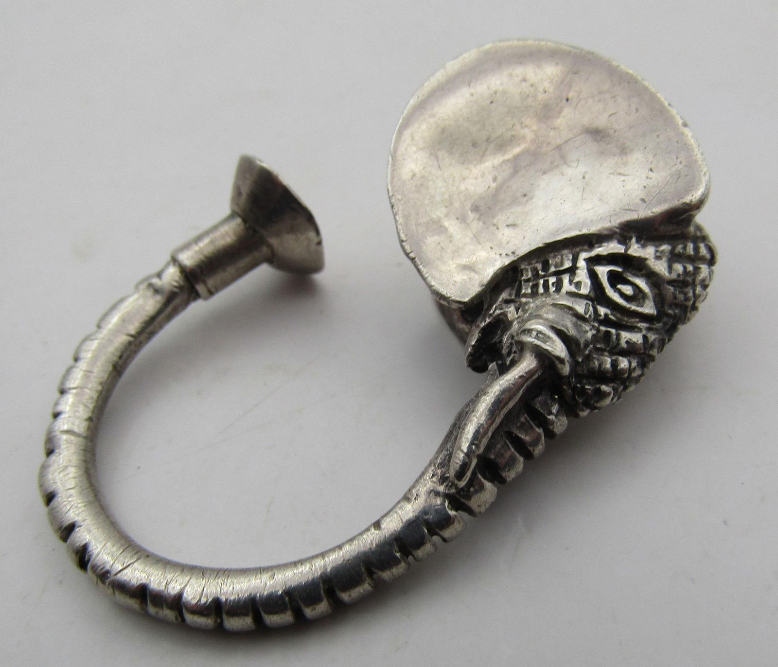 26GR TAXCO ELEPHANT KEYRING STERLING SILVER MEXICO: GREAT DETAILED KEY RING OF AN ELEPHANT. MIDCENTURY MARKED MEX 925". WEIGHS 26.1 GRAMS STERLING SILVER. EXCELLENT USED CONIDTION. WITH IMPERIAL AUCTION THE COST FOR PACKING AND SHIPPING VIA