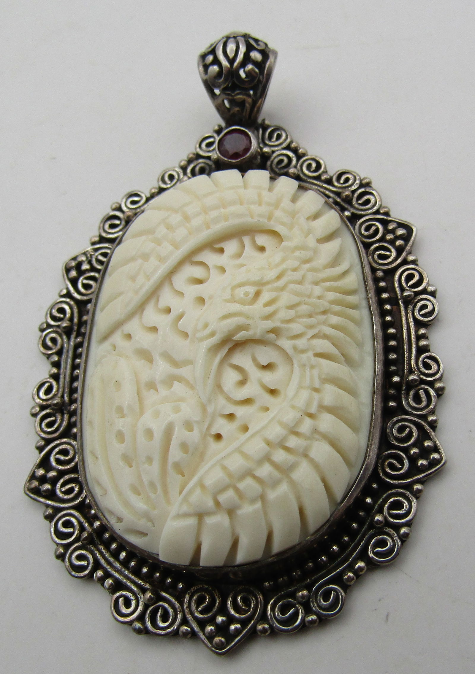 CARVED EAGLE CAMEO IN A STERLING SILVER FRAME: MEASURES 2 1/2" BY 1 5/8". MARKED "925". WEIGHS 19.6GRAMS. EXCELLENT CONDITION. WITH IMPERIAL AUCTION THE COST FOR PACKING AND SHIPPING VIA USPS IN THE USA IS $5.