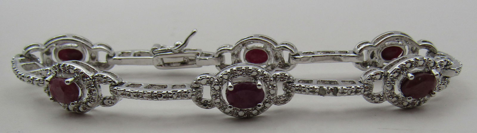 3CT RUBY & DIAMOND BRACELET STERLING SILVER: VINTAGE ESTATE RUBY AND DIAMOND BRACELET. MEASURES 7 INCHES LONG. WEIGHS 12.3 GRAMS. EXCELLENT USED CONDITION. WITH IMPERIAL AUCTION THE COST FOR PACKING AND SHIPPING VIA USPS IN THE USA IS