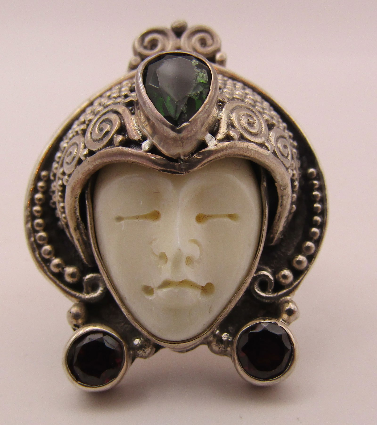 SAJEN GODDESS FACE RING STERLING SILVER 13GR SIZE7: VINTAGE ESTATE MARKED "925". MEASURES 1.25" BY 1". WEIGHS 13.1 GRAMS. SIZE 7. EXCELLENT CONDITION. WITH IMPERIAL AUCTION THE COST FOR PACKING AND SHIPPING VIA USPS IN THE USA IS $5.