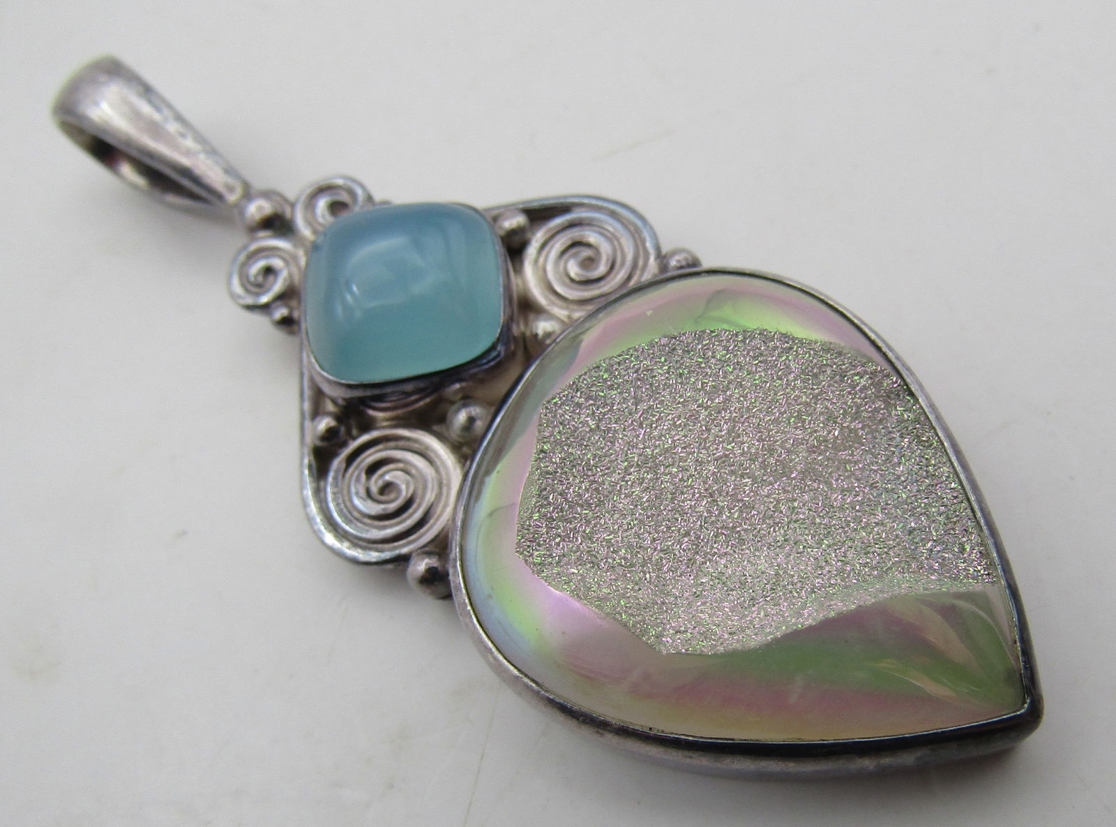 SAJEN DRUZY NECKLACE PENDANT STERLING SILVER 15GRM: VINTAGE ESTATE SIGNED "SAJEN 925". MEASURES 2 5/8" BY 1". WEIGHS 15.4 GRAMS. EXCELLENT CONDITION. WITH IMPERIAL AUCTION THE COST FOR PACKING AND SHIPPING VIA USPS IN THE USA IS $5.