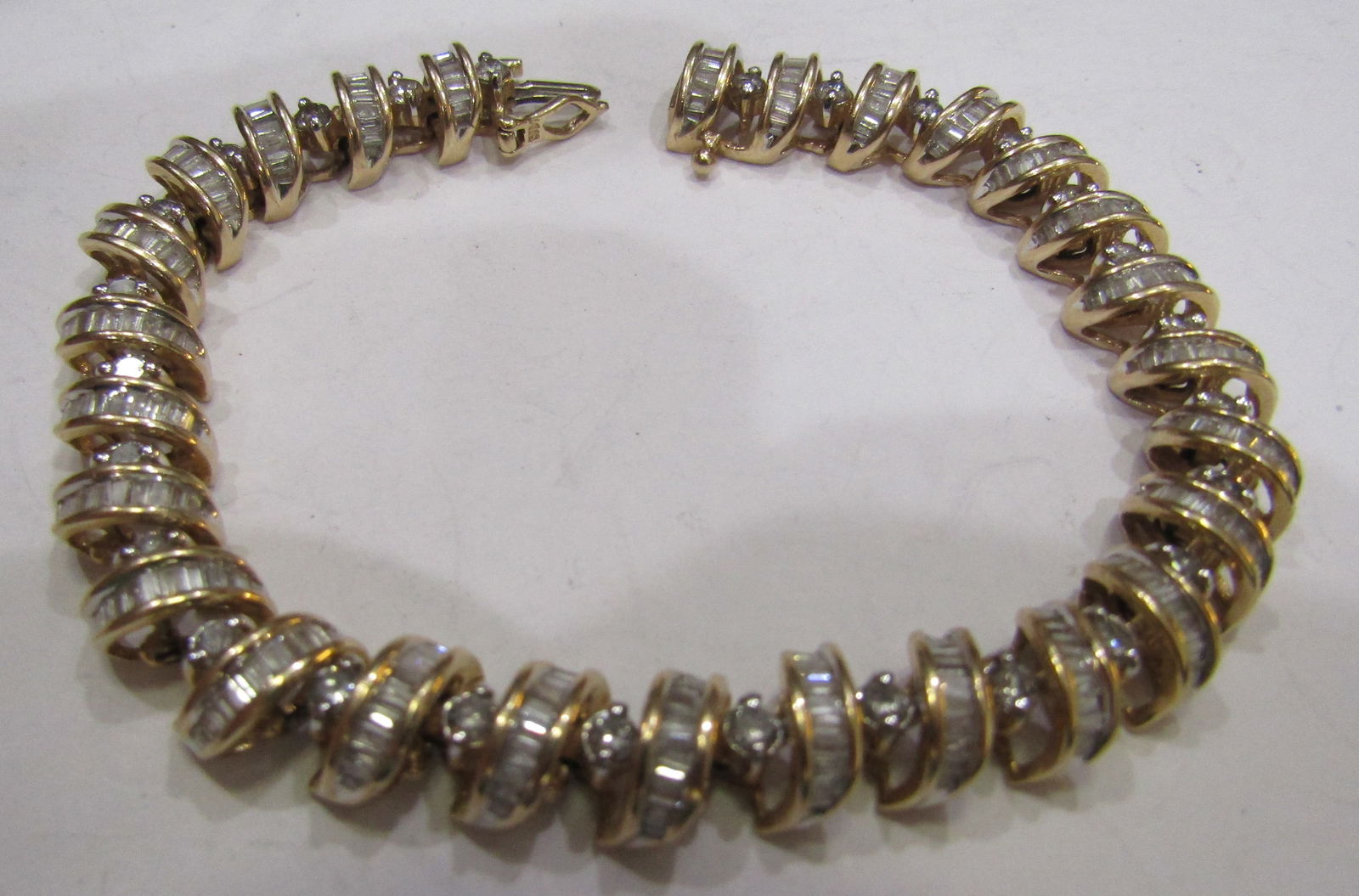 26.6 GRAM, 4 CARAT, 324 DIAMOND BRACELET 14K GOLD: GENUINE 4.0 CARAT TOTAL WEIGHT; VINTAGE ESTATE WITH 324.0 NATURAL ROUND & BAGUETTE DIAMONDS MOUNTED IN MARKED 14K YELLOW GOLD. MEASURES 7.25 INCHES LONG BY 3/8 INCHES WIDE. WEIGHS 26.6 GRAMS. 