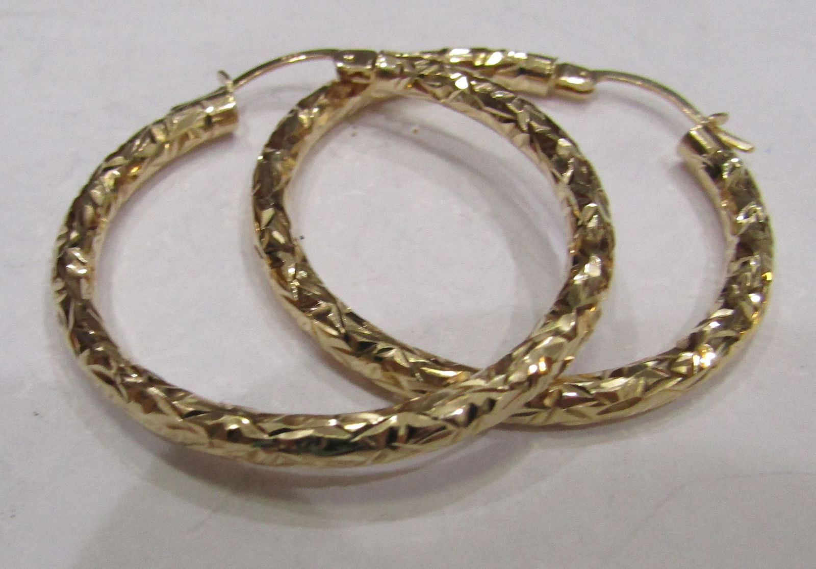 1.5" 14K GOLD HOOP EARRINGS DIAMOND CUT 2 GRAMS (1 of 2)