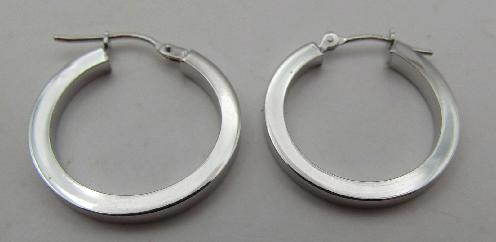 14K WHITE GOLD HOOP EARRINGS (1 of 2)