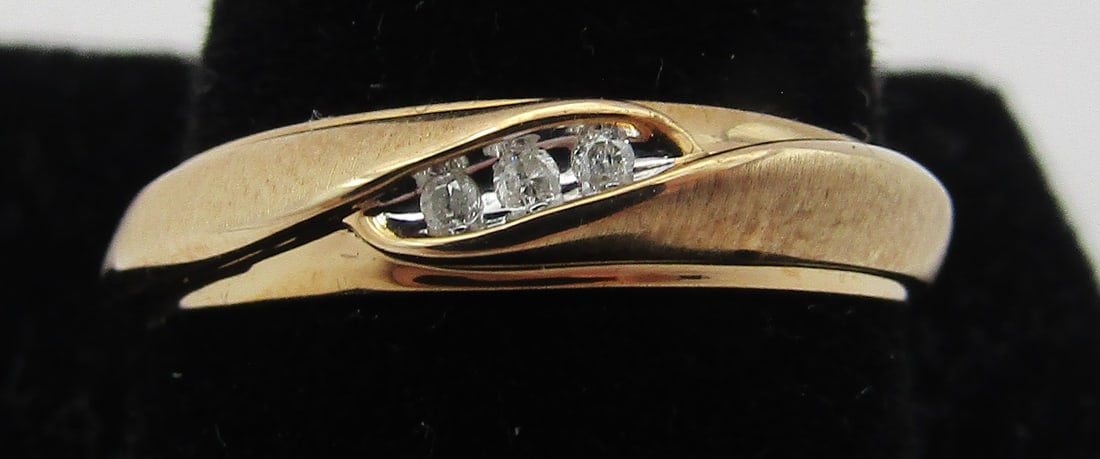 KEEPSAKE DIAMOND WEDDING BAND 10K GOLD (1 of 5)