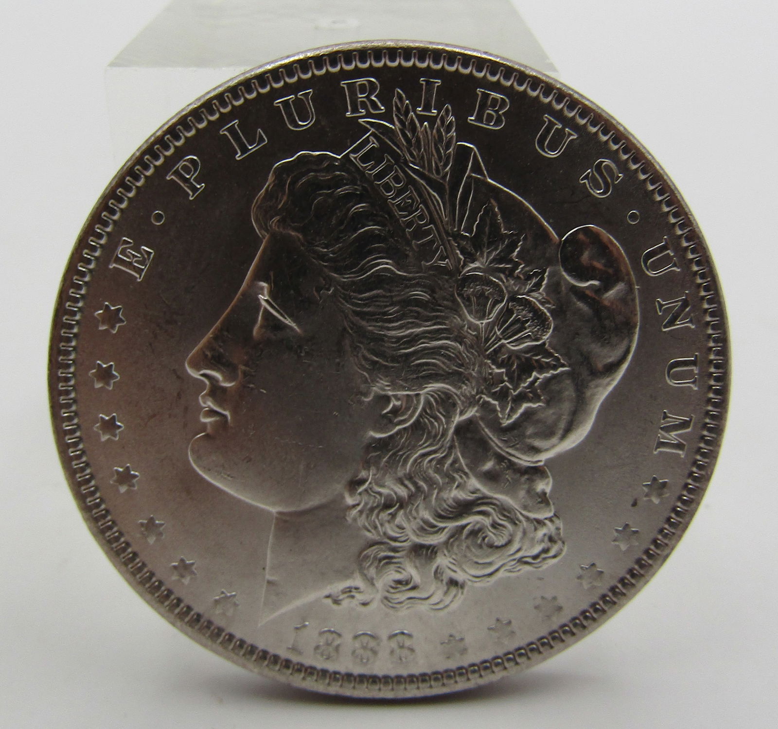 1888 US MORGAN SILVER DOLLAR UNC COIN (1 of 2)