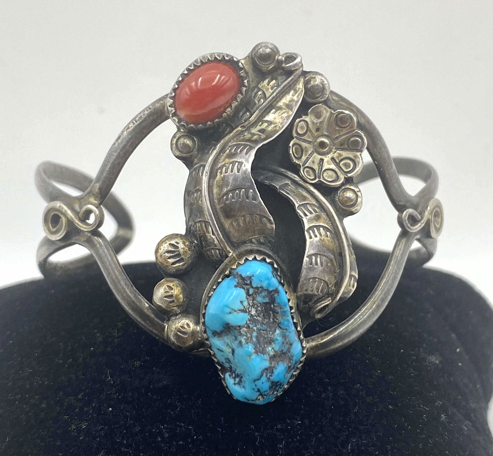 VINTAGE STERLING NAVAJO CORAL TURQUOISE BRACELET (1 of 4)