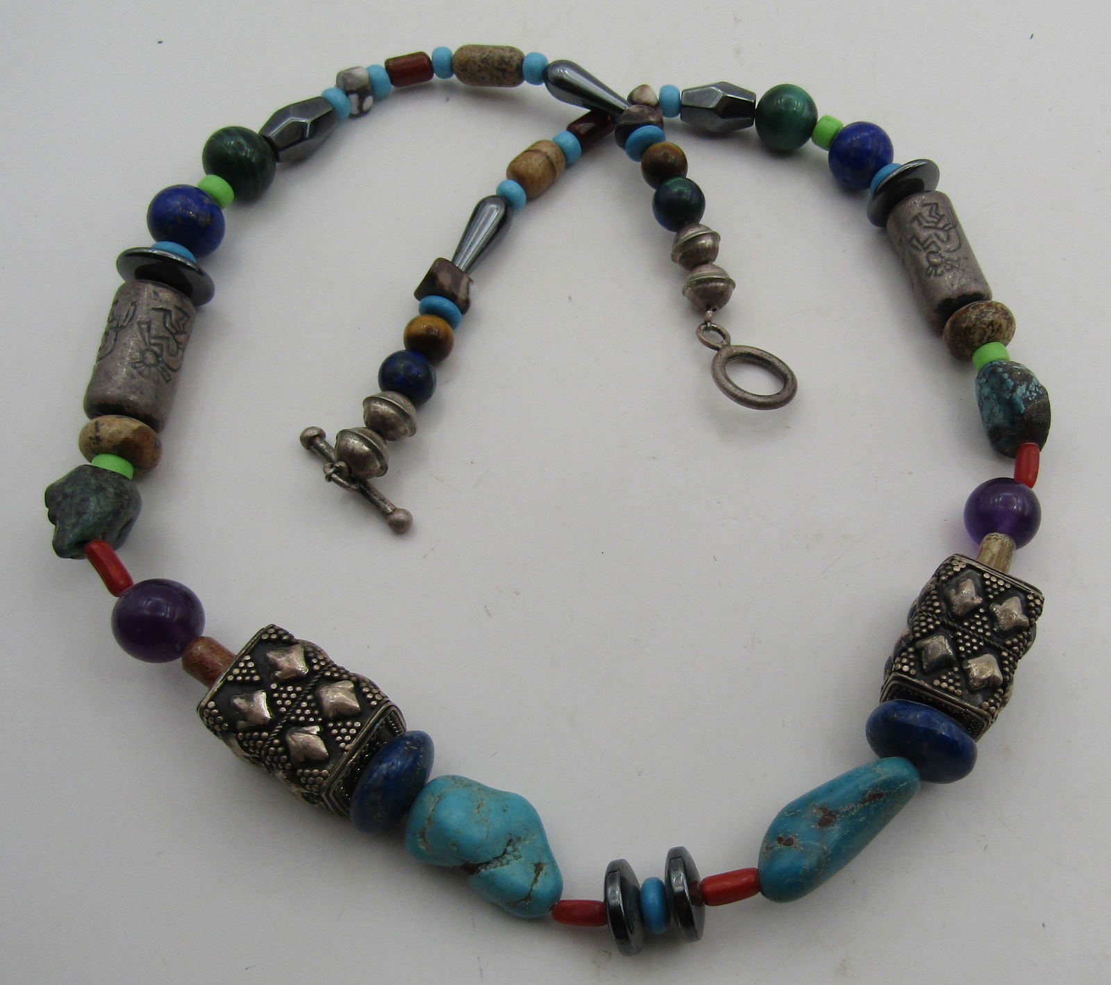 21' ASSORTED GEMSTONE STERLING BARREL BEAD NECKLAC: VINTAGE ESTATE TURQUOISE, LAPIS, MALACHITE PLUS MANY OTHER STONES AND 15MM SQUARE TESTED STERLING SILVER BEADS. NATIVE AMERICAN SOUTHWEST INDIAN NAVAJO JEWELRY. MEASURES 21 INCH LONG STRAND. WEIGHS 23