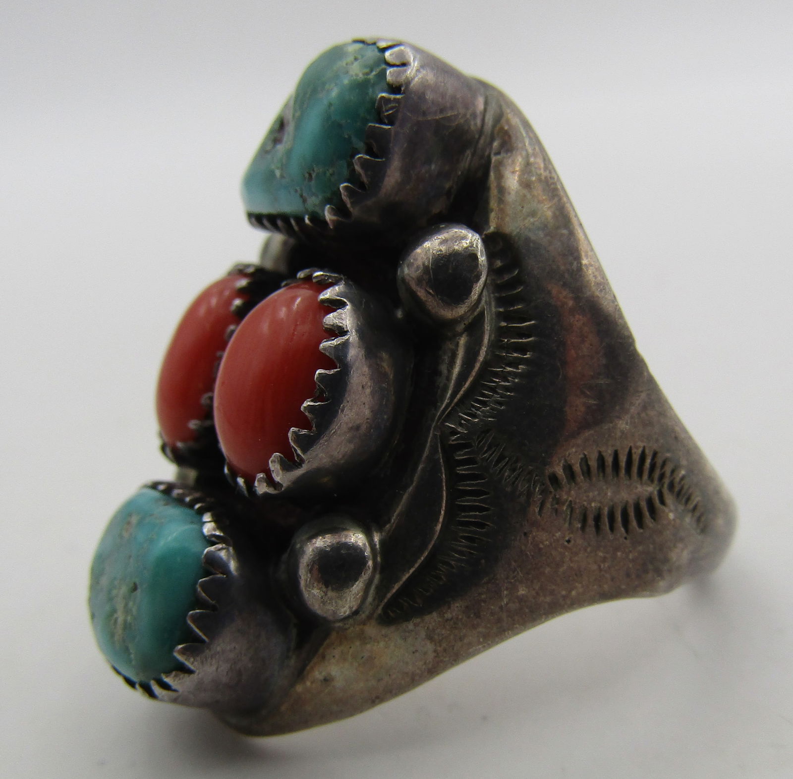 "VL" TURQUOISE CORAL RING STERLING SILVER SIZE 11: EARLY VINTAGE ESTATE ARTIST HALLMARKED "VL" TESTED STERLING SILVER TURQUOISE AND RED CORAL RING. NATIVE AMERICAN SOUTHWEST NAVAJO INDIAN JEWELRY. SIZE 11. TOP MEASURES 1.25 INCH. WEIGHS 21.2 GRAMS. EX