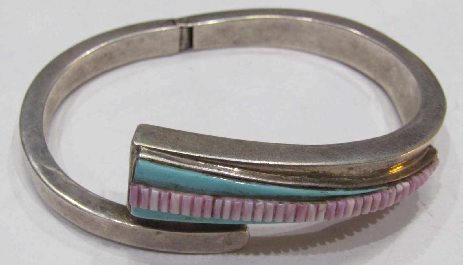 TURQUOISE SOS BANGLE BRACELET STERLING SILVER: VINTAGE ESTATE TURQUOISE & SPINY OYSTER SHELL BRACELET. NATIVE AMERICAN SOUTHWEST INDIAN JEWELRY. MARKED "STERLING", OPENS FOR EASY ON AND OFF;HAS 3 NOTCHES FOR 7, 7.25 AND 7.5". MEASURES 3 INCHES BY