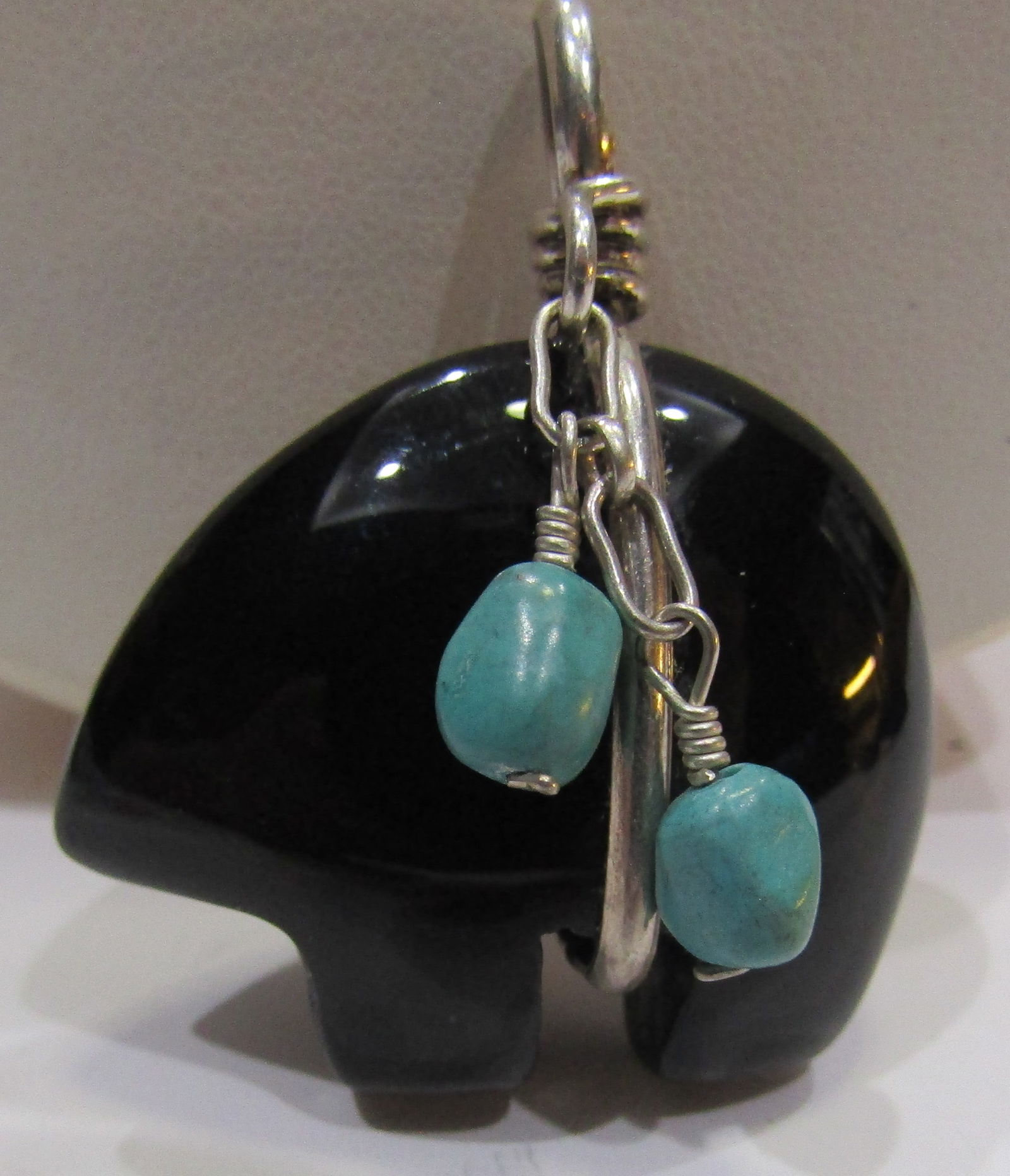 FETISH BEAR ONYX TURQUOISE STERLING SILVER PENDANT: NATIVE AMERICAN SOUTHWEST NAVAJO INDIAN JEWELRY. MEASURES 1 12/ INCH BY 1 3/8 INCH WIDE. WEIGHS 19.0 GRAMS. EXCELLENT CONDITION. WITH IMPERIAL AUCTION THE COST FOR PACKING AND SHIPPING VIA USPS IN THE