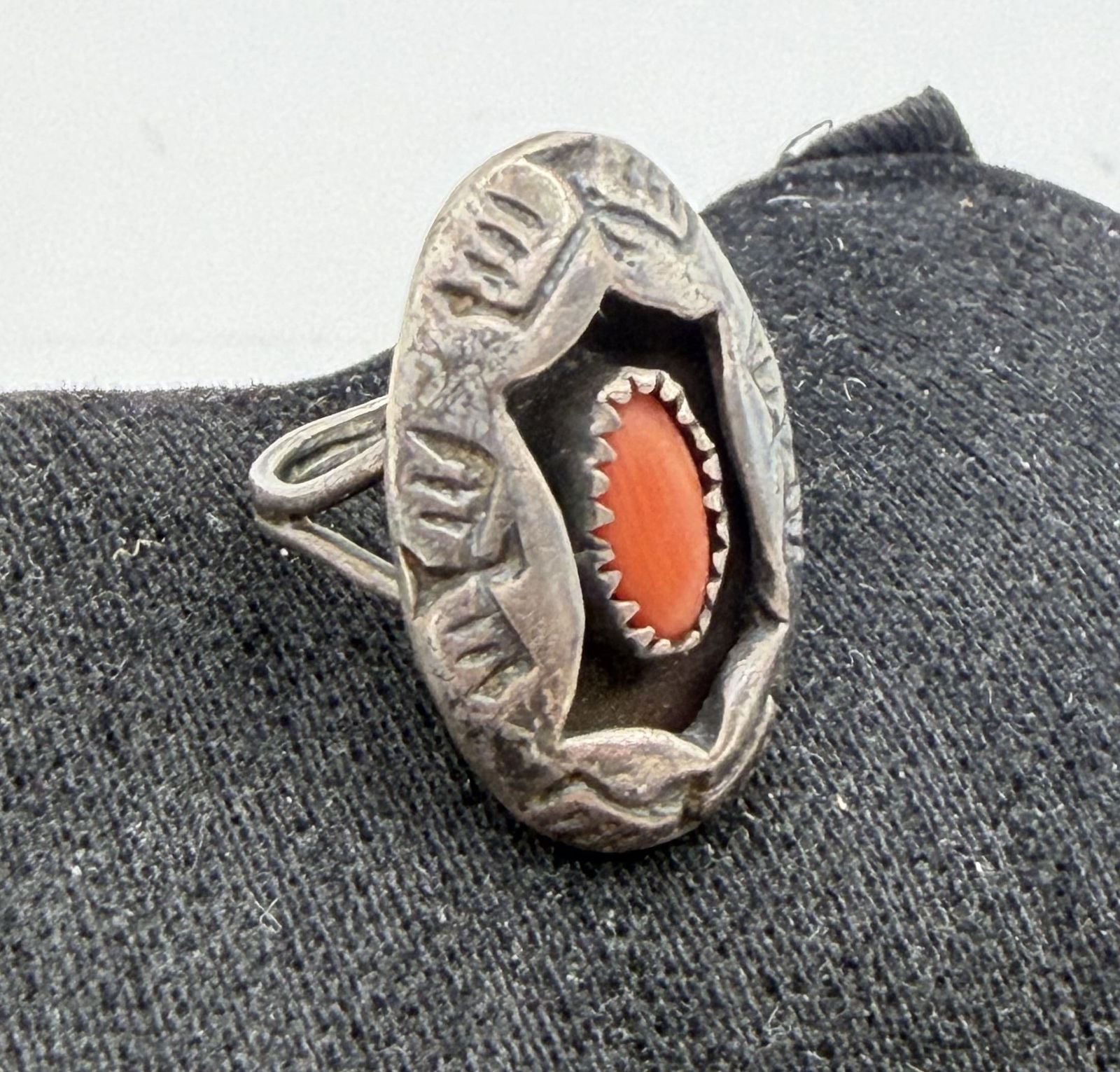 OLD PAWN THUNDERBIRD RED CORAL STERLING RING (1 of 3)