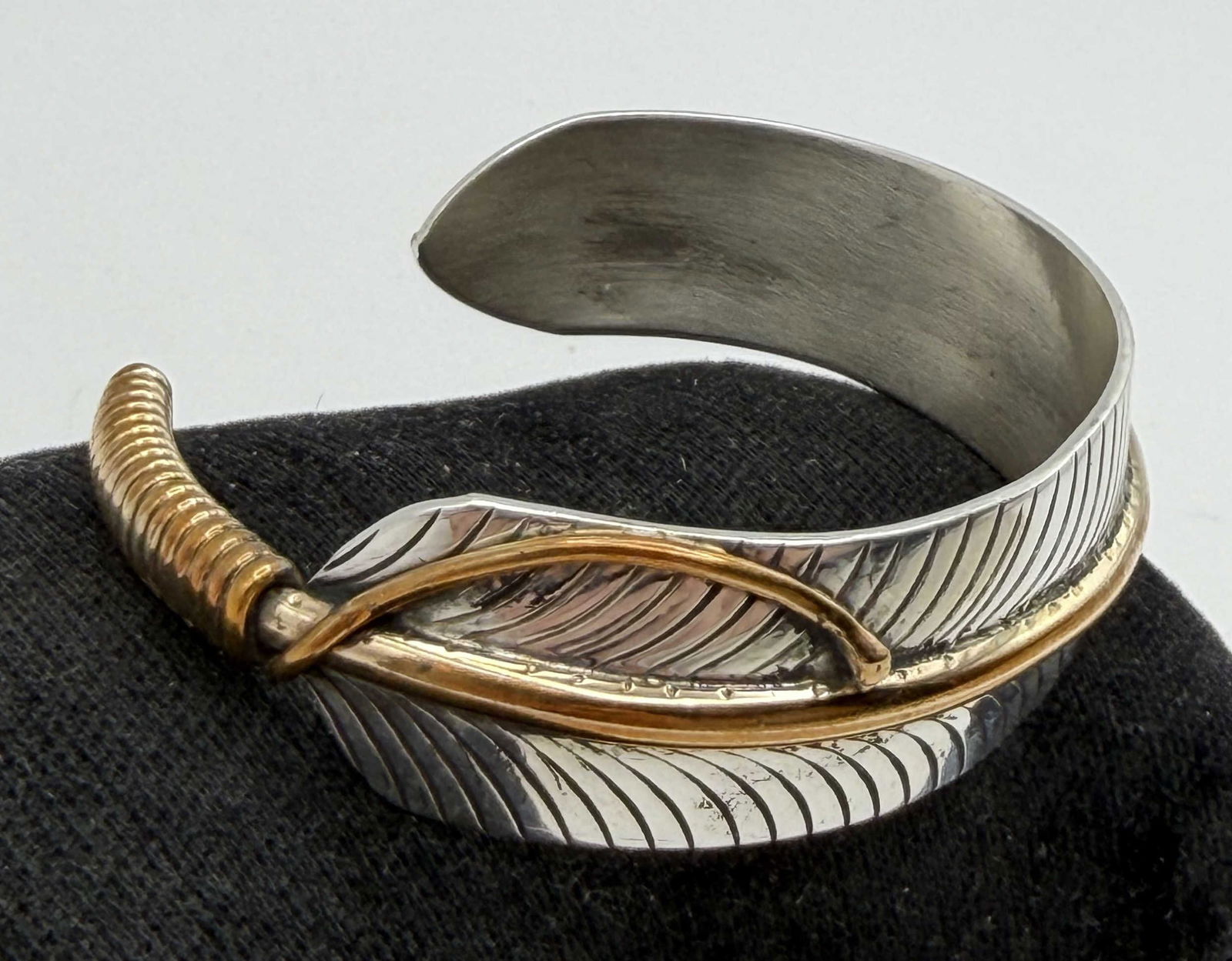 LEE BENNETT NAVAJO STERLING GF FEATHER BRACELET: NATIVE AMERICAN HANDMADE CUFF BRACELET. SIGNED MARKED "LEE BENNETT 1/20 GF STERLING" TESTED STERLING SILVER. HEIGHT AT CENTER IS 5/8". GAP IS 1-1/4" FITS 6-1/2" WRIST. WEIGHS 26.4 GRAMS. WITH IMPERIAL