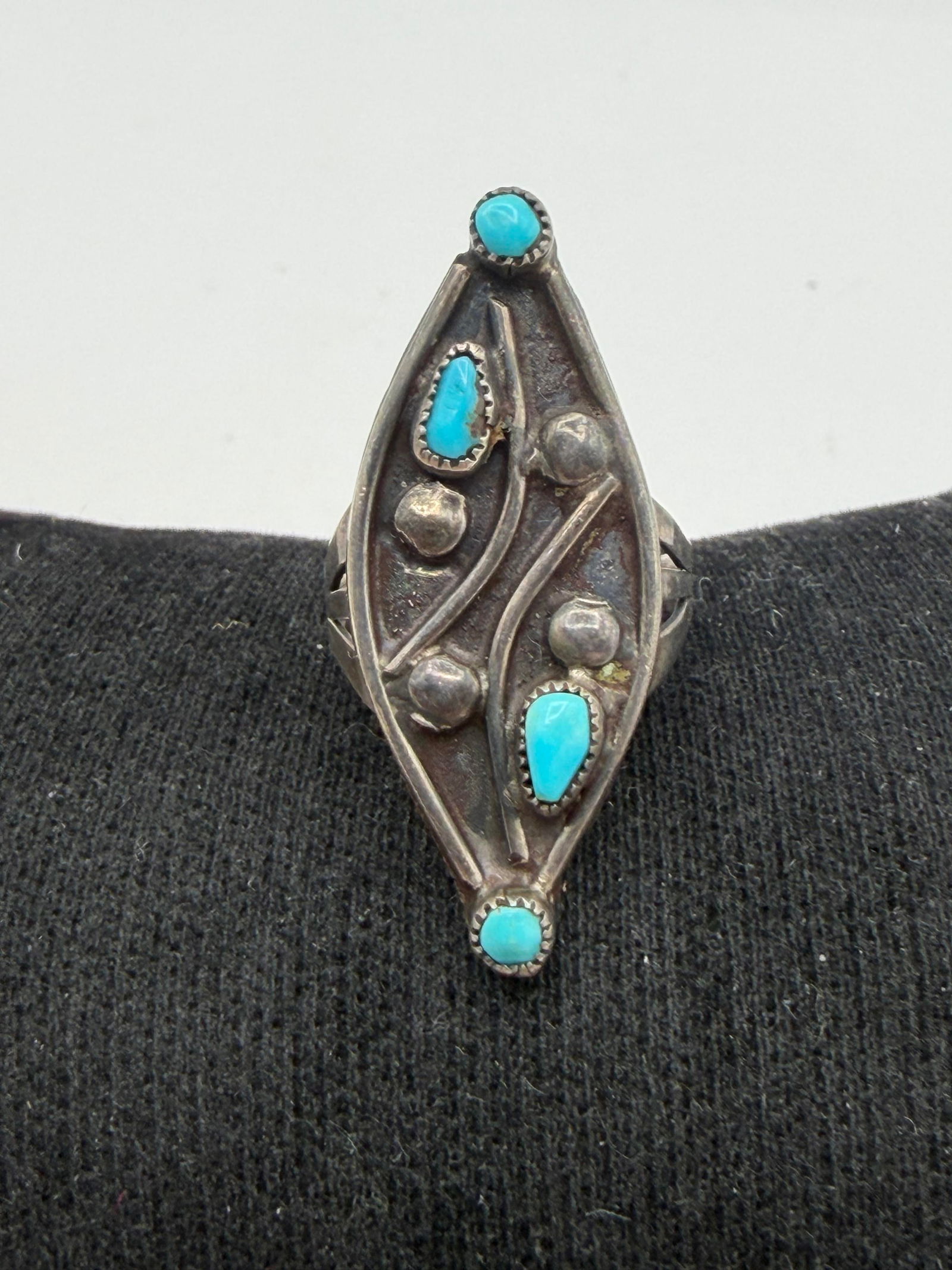 OLD PAWN ZUNI PETIT POINT STERLING RING (1 of 3)