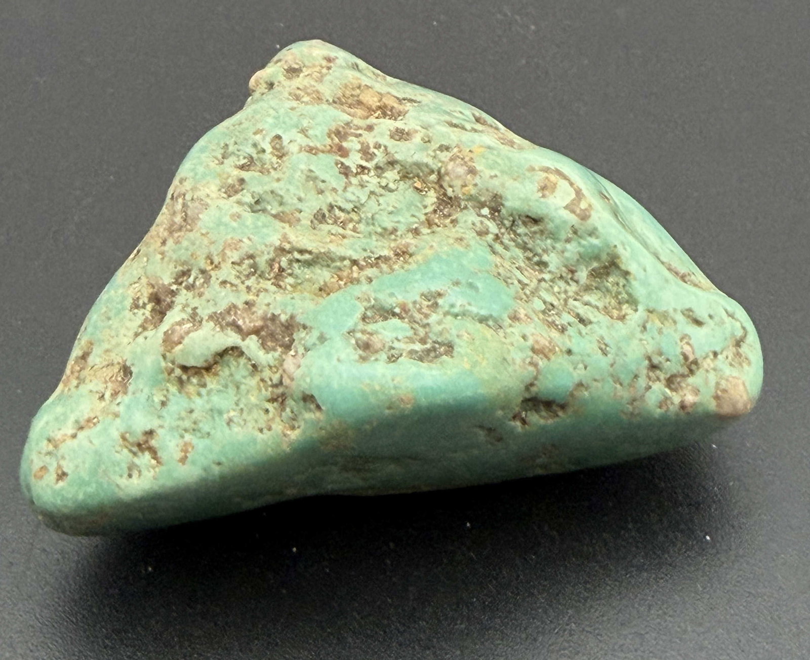 57g SONORAN GOLD TURQUOISE STONE SPECIMEN: TUMBLED AND POLISHED TURQUOISE NUGGET FROM THE SONORAN GOLD MINE. MEASURES 2" x 2" x1". WEIGHS 57 GRAMS OR 285 CARATS. WITH IMPERIAL AUCTION THE COST FOR PACKING AND SHIPPING VIA USPS IN THE USA IS