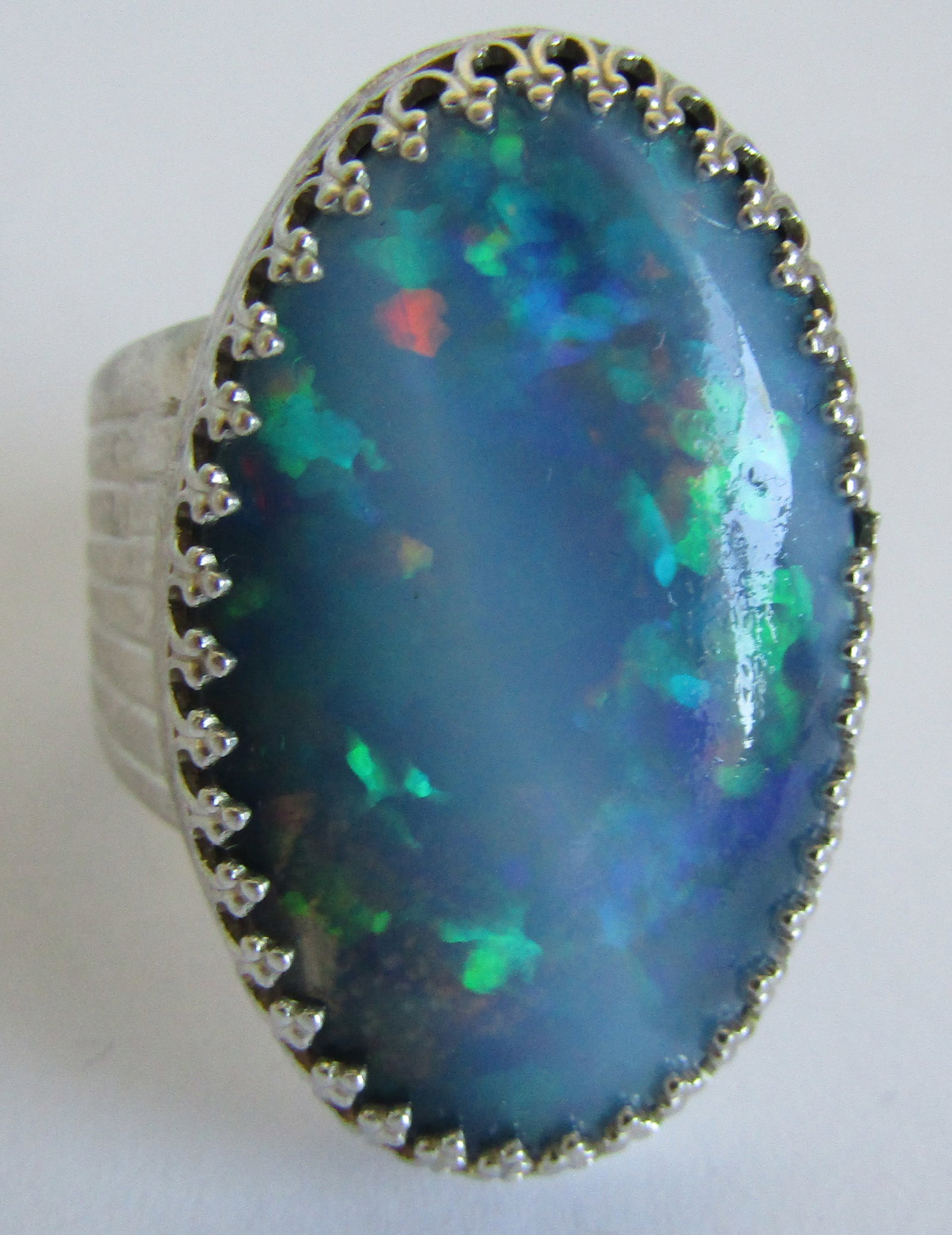 24CT BLACK FIRE OPAL RING STERLING SILVER SIZE 10: HALLMARKED & "STERLING" RING SIZE 10 1/2, WITH A HUGE GENUINE GEM 1.25 INCH BY .75 INCH BLACK FIRE OPAL . NATIVE AMERICAN SOUTHWEST NAVAJO INDIAN JEWELRY. TESTED STERLING SILVER. WEIGHS 20.1GRAMS. EXC