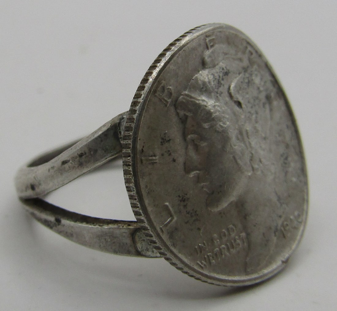 1940 US DIME COIN RING STERLING SILVER: GENUINE VINTAGE ESTATE TESTED STERLING SILVER. TOP MEASURES 18MM. WEIGHS 4.4 GRAMS. EXCELLENT USED CONDITION. WITH IMPERIAL AUCTION THE COST FOR PACKING AND SHIPPING VIA USPS IN THE USA IS $5.