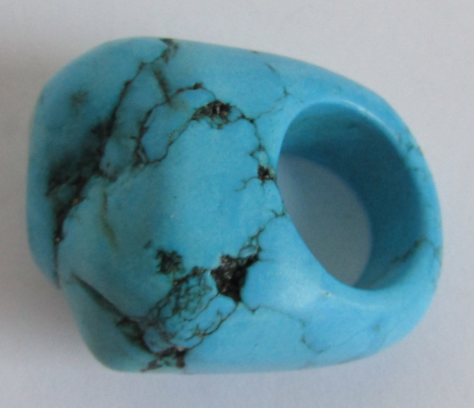 SOLID STONE TURQUOISE RING 30GRAMS SIZE 6 1/2: GENUINE VINTAGE ESTATE TURQUOISE COLORED STONE RING MEASURES 1.25 INCH. SIZE 6 1/2. WEIGHS 30.8 GRAMS. EXCELLENT USED CONDITION. WITH IMPERIAL AUCTION THE COST FOR PACKING AND SHIPPING VIA USPS IN THE