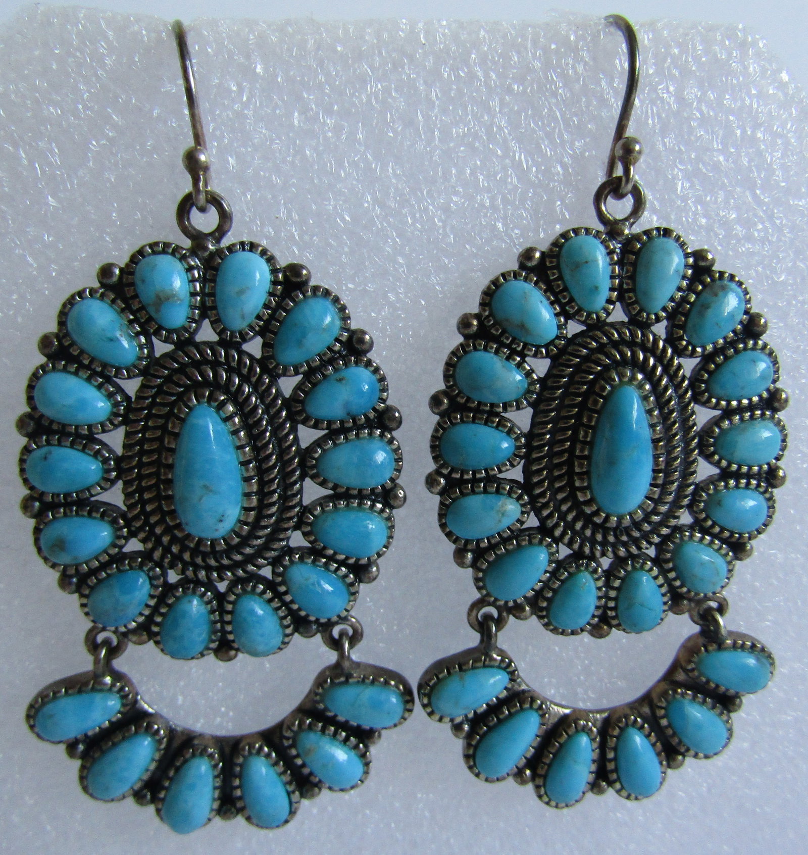BBJ TURQUOISE CLUSTER EARRINGS STERLING SILVER 22G: TURQUOISE CLUSTER EARRINGS, MARKED "BBJ 925". MEASURE 2 1/2 INCHES BY 1 1/8 INCHES. WEIGHS 22.5 GRAMS. EXCELLENT USED CONDITION. WITH IMPERIAL AUCTION THE COST FOR PACKING AND SHIPPING VIA USPS IN THE