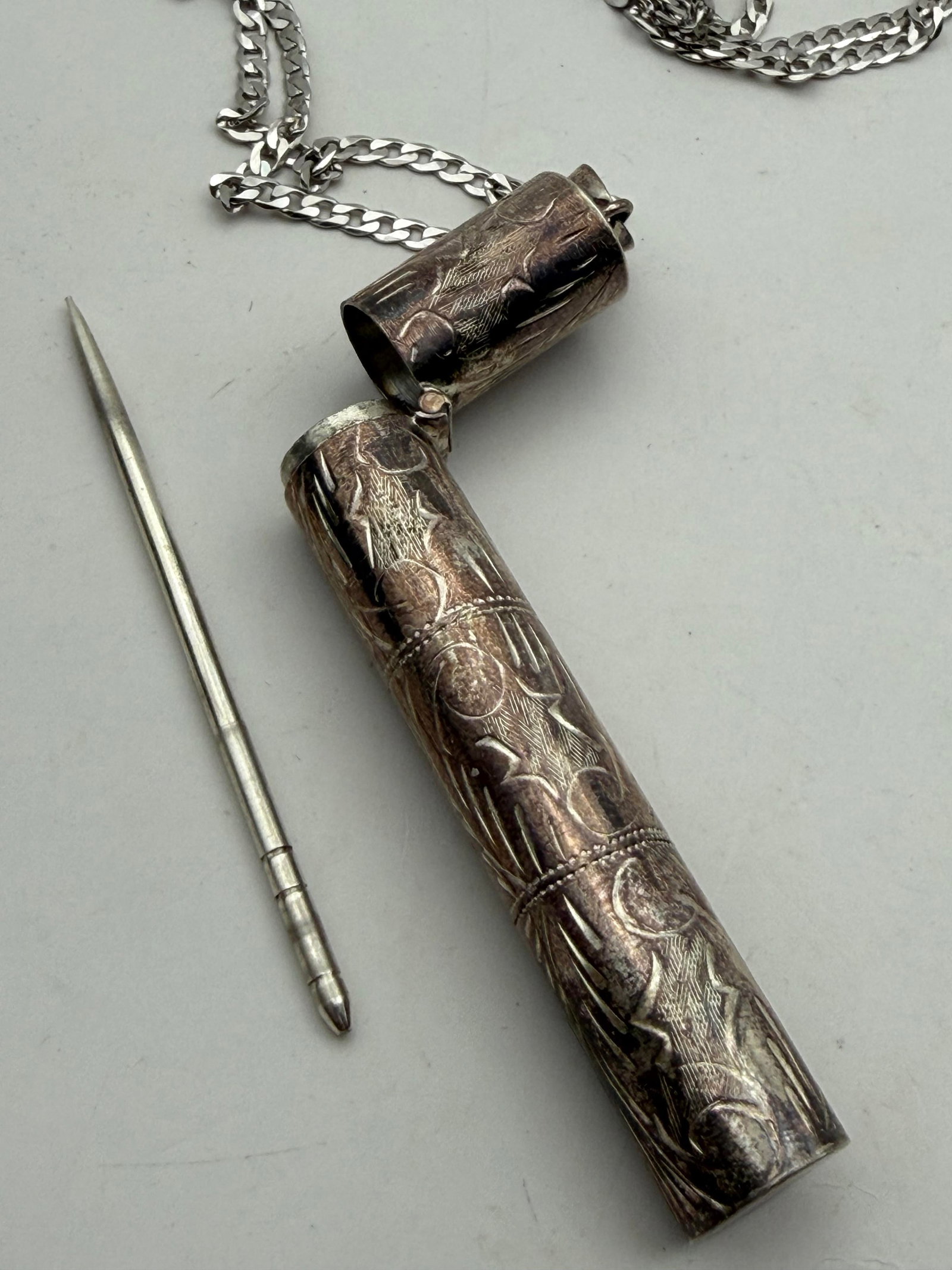 VINTAGE STERLING BAMBOO TOOTHPICK HOLDER PENDANT: NICE CHINESE EXPORT PENDANT CONTAINER WITH SILVER TOOTHPICK INSIDE, UNSIGNED MARKED "925" TESTED STERLING SILVER. OPENS CLOSES WELL. MEASURES 3.5" WITH BAIL. CHAIN IS 22". WEIGHS 21.3 GRAMS TOTAL. WIT