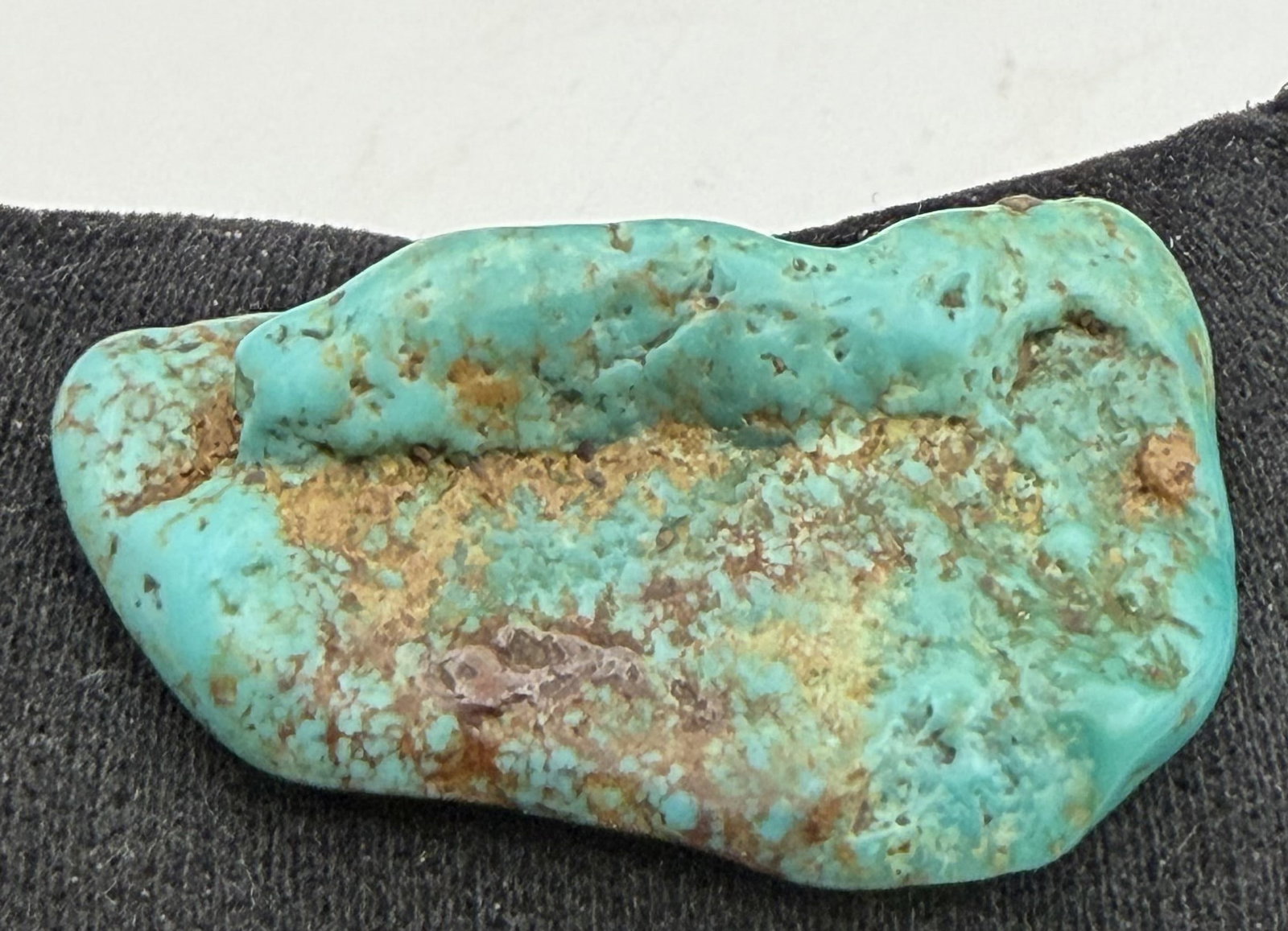 SONORAN GOLD MINE TURQUOISE STONE SPECIMEN: NUGGET MEASURES 1.5" X 1" X 0.25". WEIGHS 7.3 GRAMS OR 36.5 CARATS. WITH IMPERIAL AUCTION THE COST FOR PACKING AND SHIPPING VIA USPS IN THE USA IS $5.
