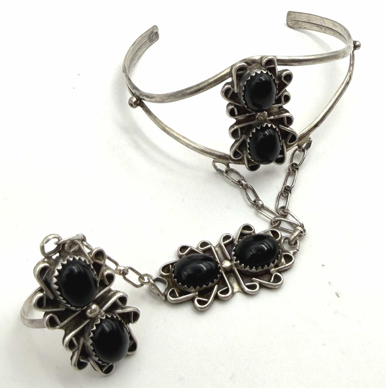 STERLING ONYX BRACELET RING PENDANT SET: NATIVE AMERICAN HANDMADE STERLING SLAVE BRACELET. TESTED STERLING SILVER. UNMARKED UNSIGNED. RING SIZE 5.5. BRACELET FITS 6-3/4" AND 1-3/4" GAP. PENDANTS ARE ALL 1". WEIGHS 17 GRAMS TOTAL. USA SHIPPIN