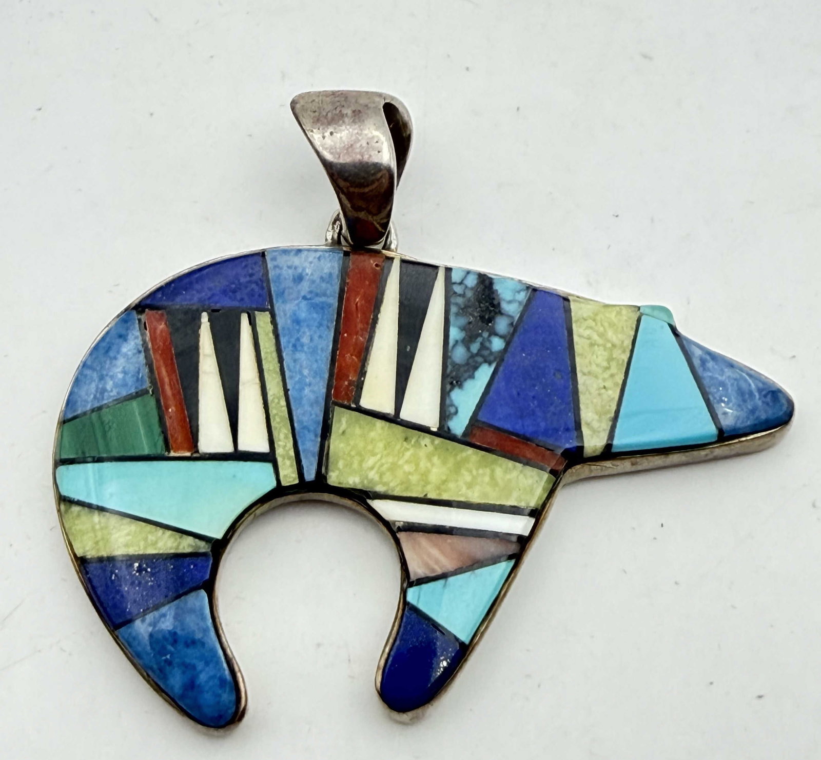 BGM CORRALES STERLING TURQUOISE CORAL BEAR PENDANT: DOUBLE SIDED STORYTELLER SCENE AND MULTICOLOR INLAID STONE BEAR PENDANT. LAPIS LAZULI, MALACHITE, ONYX, GASPEITE, SHELL, TURQUOISE STONES. SIGNED B.G. MUDD CORRALES INSIDE BAIL. TESTED STERLING SILVER