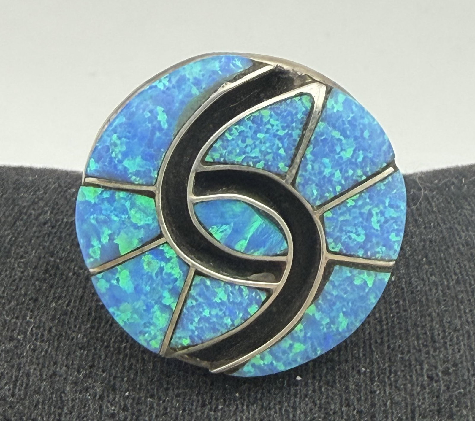 AMY QUANDELACY OPAL STERLING HUMMINGBIRD RING: NEW OLD STOCK NATIVE AMERICAN ZUNI HANDMADE RING. BLUE OPAL. SIGNED MARKED TESTED STERLING SILVER. FACE OF RING IS 7/8". RING SIZE 8. WEIGHS 7.8 GRAMS. WITH IMPERIAL AUCTION THE COST FOR PACKING AND S