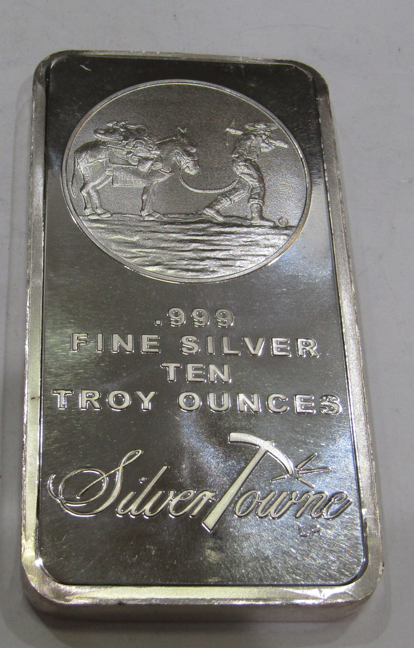 10 TROY OZ 999 FINE SILVER BAR SILVERTOWN: 10 TROY OUNCE SILVER INGOT. WITH IMPERIAL AUCTION THE COST FOR PACKING AND SHIPPING VIA USPS IN THE USA IS $5.
