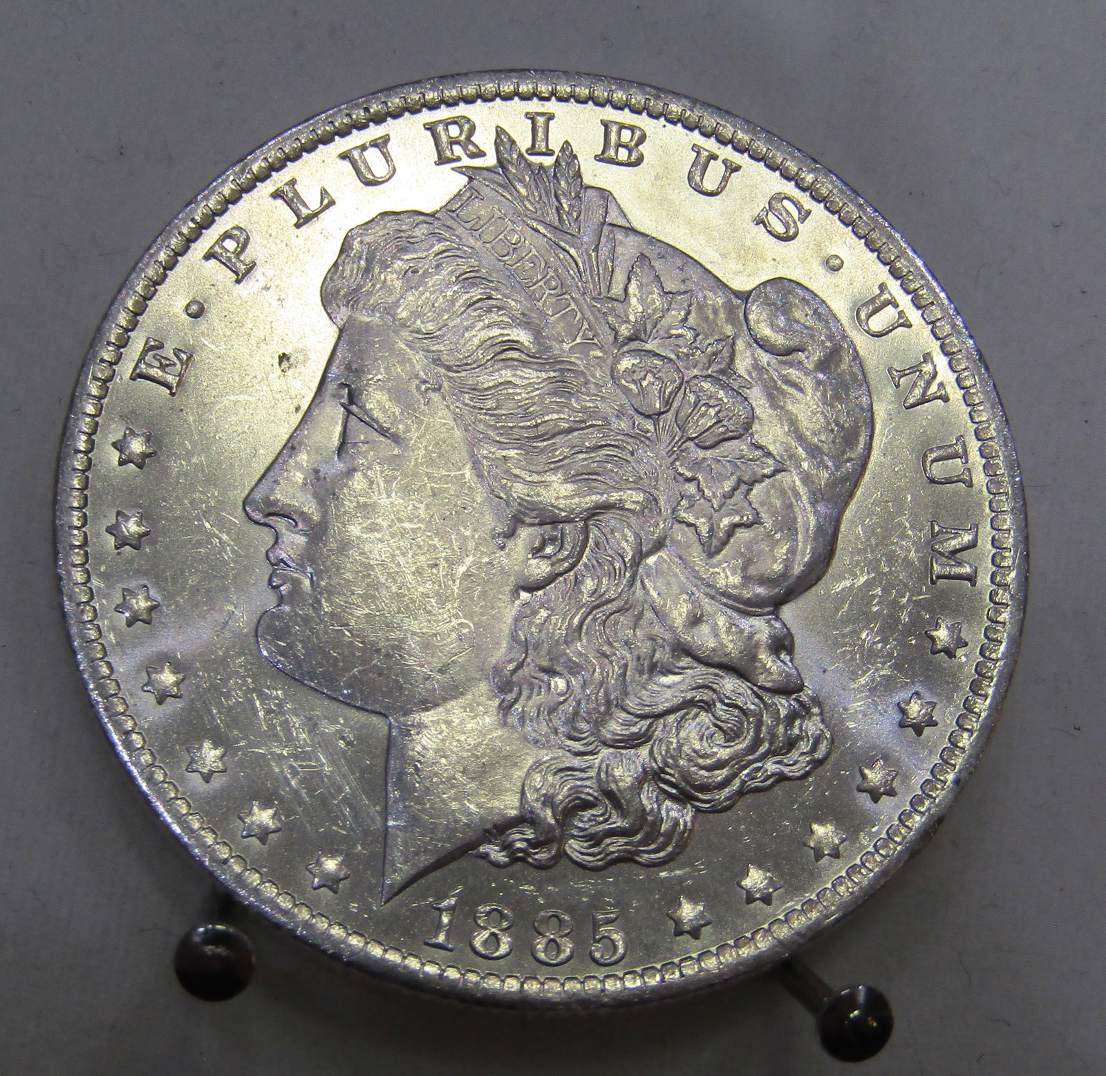 1885 O MORGAN US SILVER DOLLAR UNC COIN: UNCIRCULATED MORGAN SILVER DOLLAR 1885 O NEW ORLEANS MINT. WITH IMPERIAL AUCTION THE COST FOR PACKING AND SHIPPING VIA USPS IN THE USA IS $5.