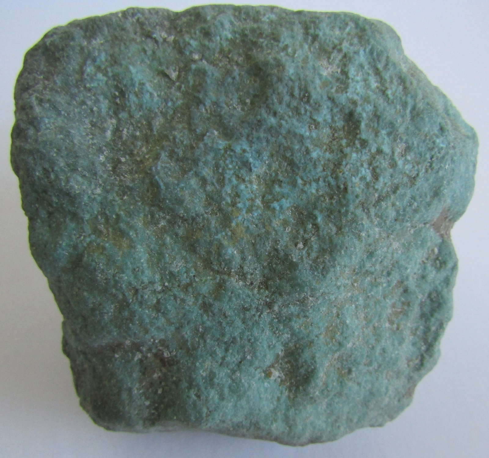 519GRAM KINGMAN TURQUOISE NUGGET SPECIMEN STONE: LARGE KINGMAN TURQUOISE NUGGET 4 BY 3 BY 3 INCH AND WEIGHS 519 GRAMS. USA SHIPPING USPS $5.