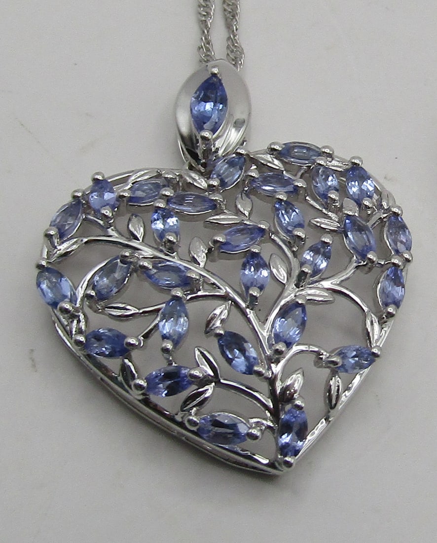 SAM 2CT TANZANITE NECKLACE STERLING SILVER: GENUINE VINTAGE ESTATE 2 CARAT MARQUISE BLUE TANZANITE GEMSTONE 1.5" PENDANT & 20" NECKLACE MARKED "925" STERLING SILVER. WEIGHS 6.8 GRAMS. EXCELLENT CONDITION. WITH IMPERIAL AUCTION THE COST FOR PACK