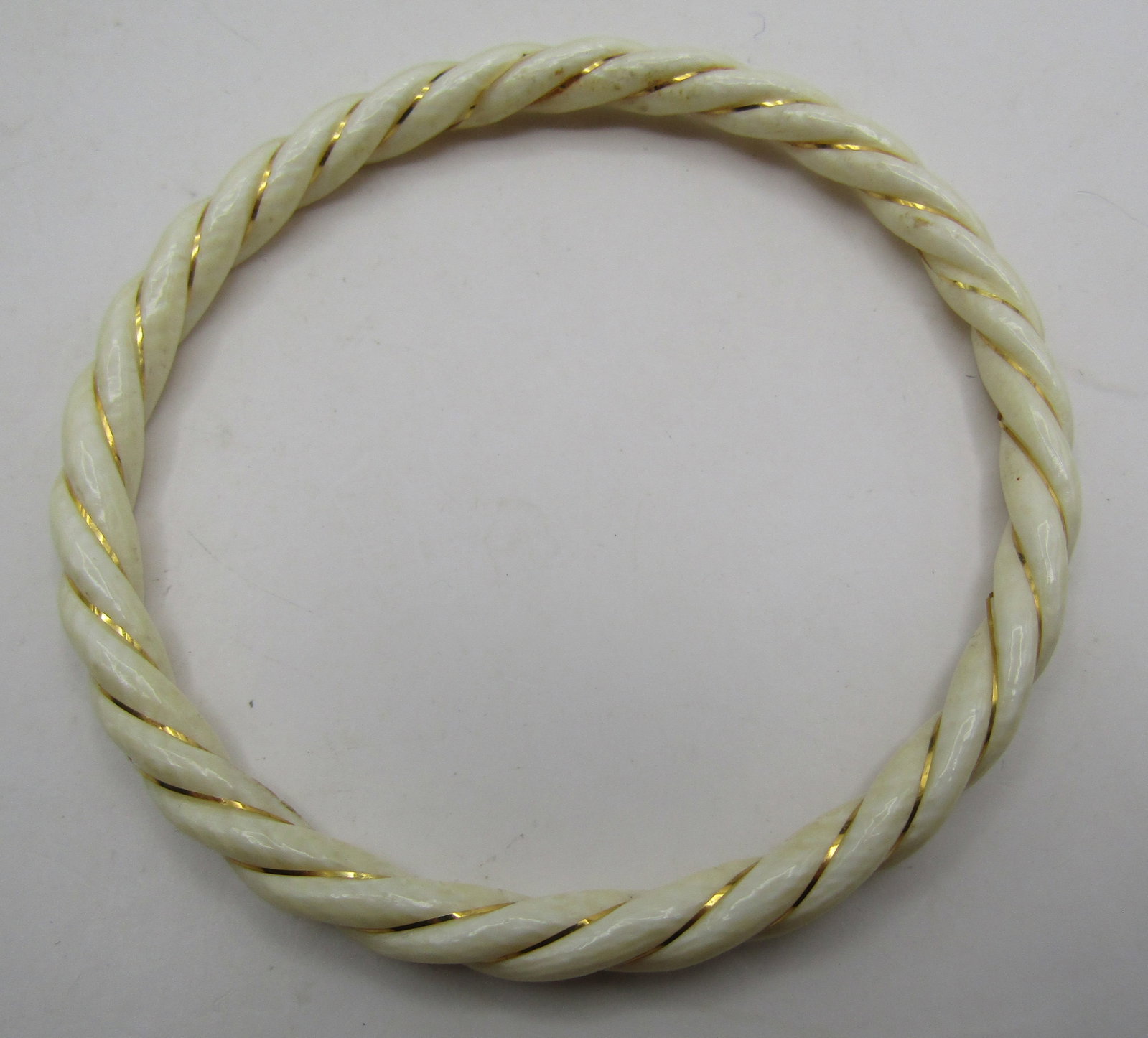 14K GOLD & CARVED IVORY BANGLE BRACELET: GENUINE VINTAGE ESTATE MARKED "585 14K" 6MM WIDE. MEASURES 3 INCHES, FIT A 7 INCH WRIST. WEIGHS 8.1 GRAMS. EXCELLENT CONDITION. WITH IMPERIAL AUCTION THE COST FOR PACKING AND SHIPPING VIA USPS IN THE 