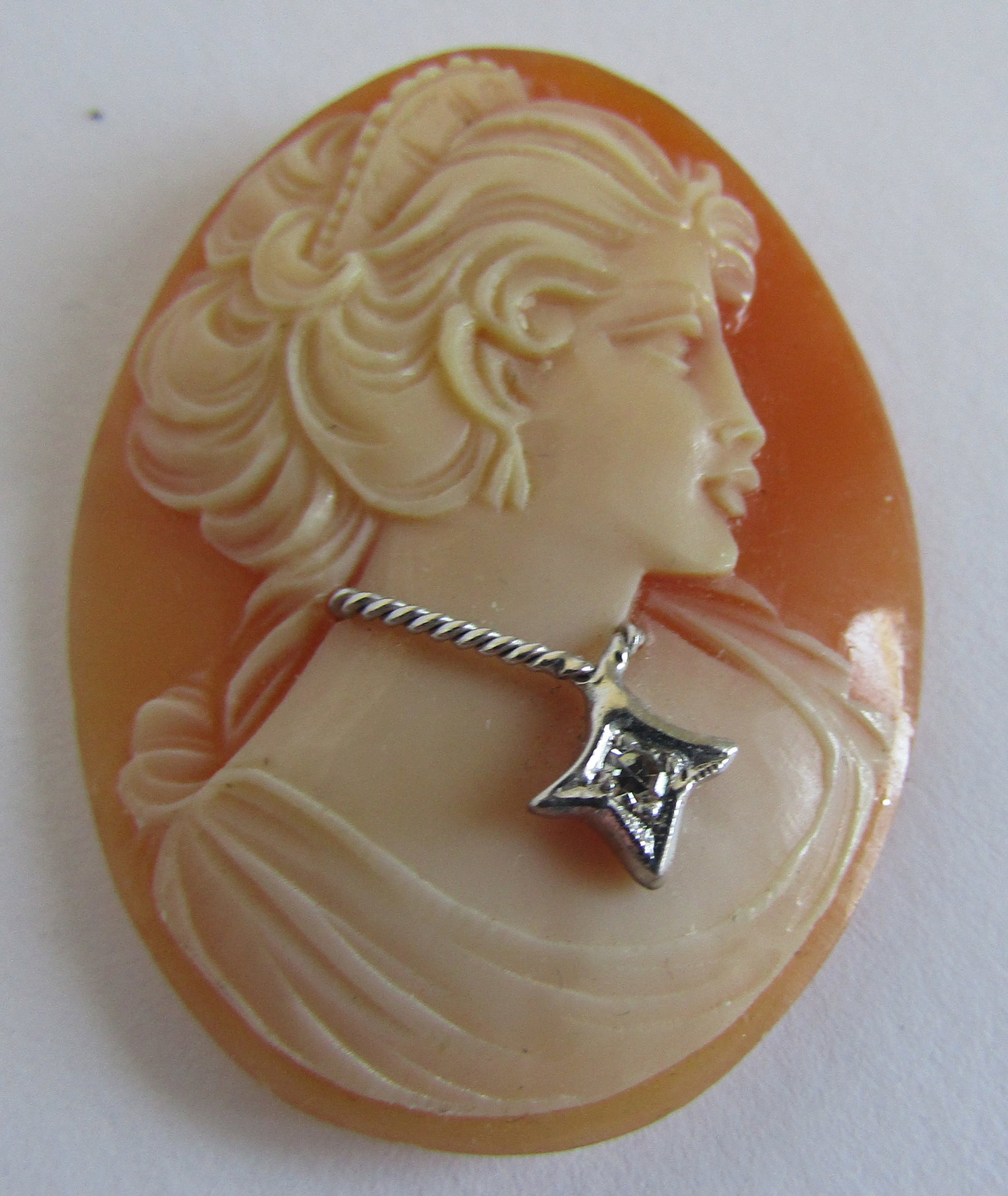 CARVED SHELL CAMEO W 14K GOLD DIAMOND NECKLACE: VINTAGE ESTATE CARVED SHELL CAMEO MEASURES 1 3/8 INCHES BY 1 1/8INCH. WITH A 14K WHITE GOLD AND DIAMOND NECKLACE. WEIGHS 4.3 GRAMS. EXCELLENT CONDITION. WITH IMPERIAL AUCTION THE COST FOR PACKING AND 